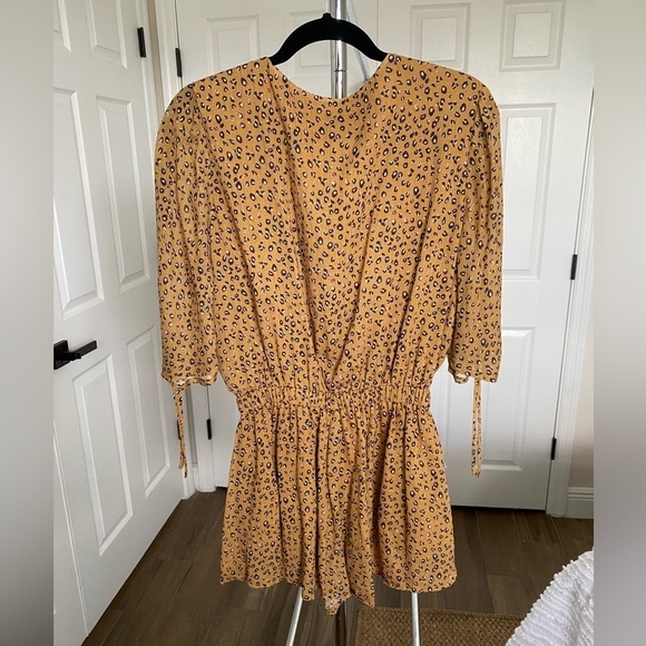 Blue Life Leopard Animal Print Bruno Romper size Medium Mustard Golden Glow - Picture 5 of 11